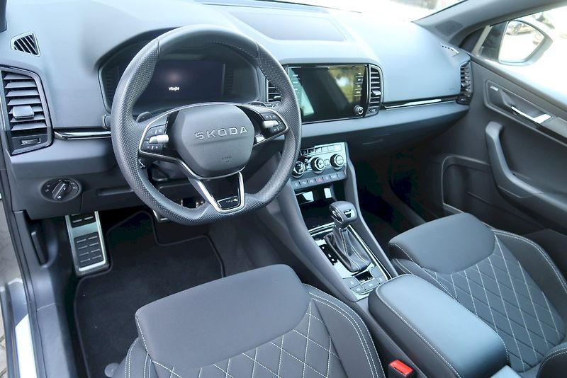 Škoda Karoq (2025) SPORTLINE 1.5 TSI 110 kW DSG - fotka 18 z 29