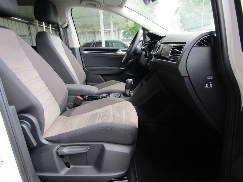 Volkswagen Touran Highline 1,5 TSI 110KW DSG - fotka 22 z 30