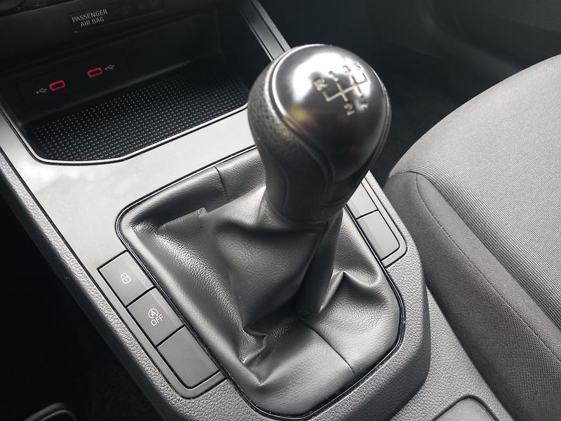Seat Ibiza (2022) 1.MAJ. SERVISKA  ODPOČET ! - fotka 33 z 42