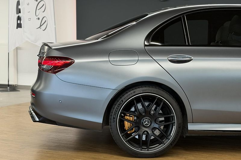 Mercedes-Benz Třídy E (2021) E 63s AMG 4Matic+ V8 Biturbo - fotka 35 z 124