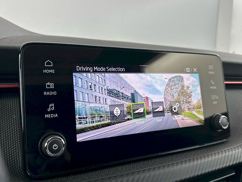 Škoda Kamiq (2025) DSG 1.0TSI 85kW Monte Carlo - fotka 12 z 33