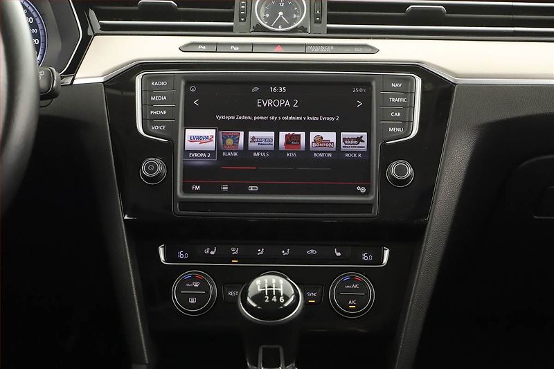 Volkswagen Passat (2016) Highline 2.0 TDI, Navi - fotka 13 z 16