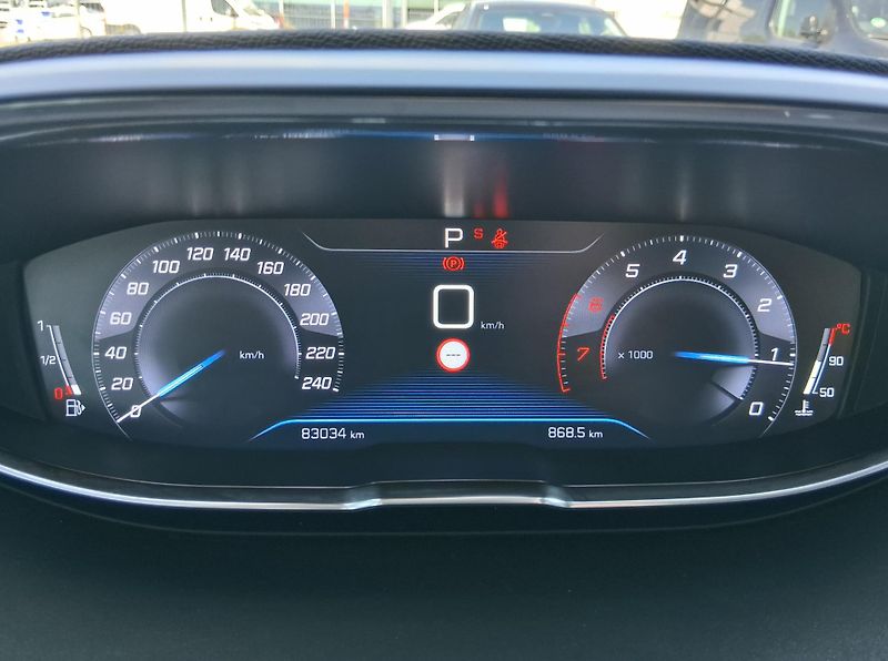 Peugeot 3008 ALLURE 1.2 PureTech 96 kW  - fotka 12 z 23