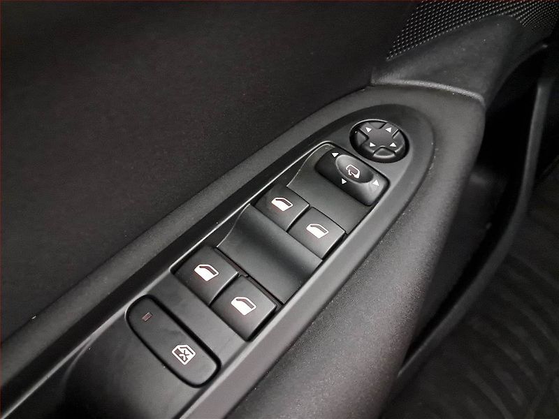 Citroën C4 (2016) 1.2 PureTech, Tempomat - fotka 17 z 18