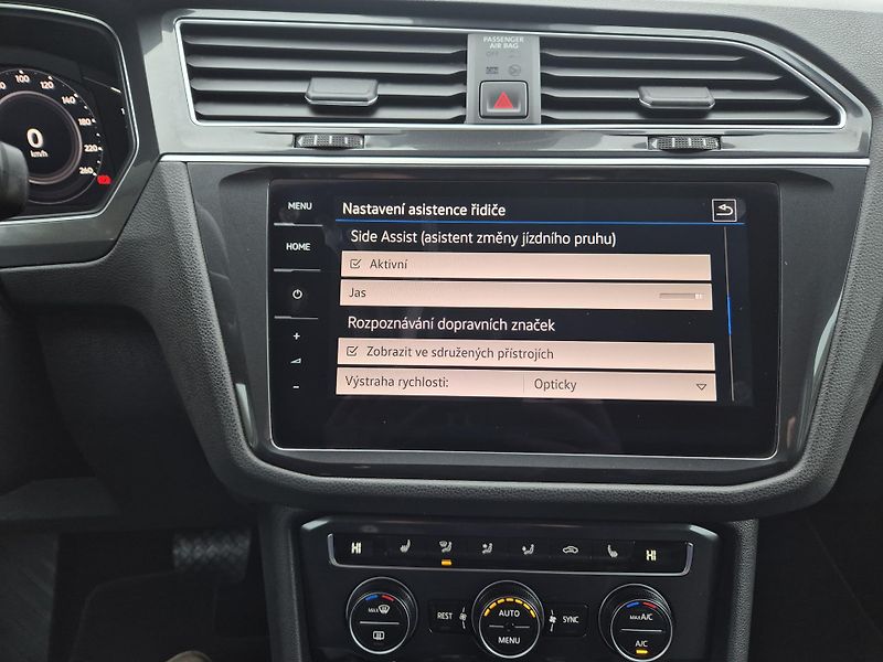Volkswagen Tiguan 2,0TDi 140kw DSG 4x4 18ALU TZ - fotka 27 z 50