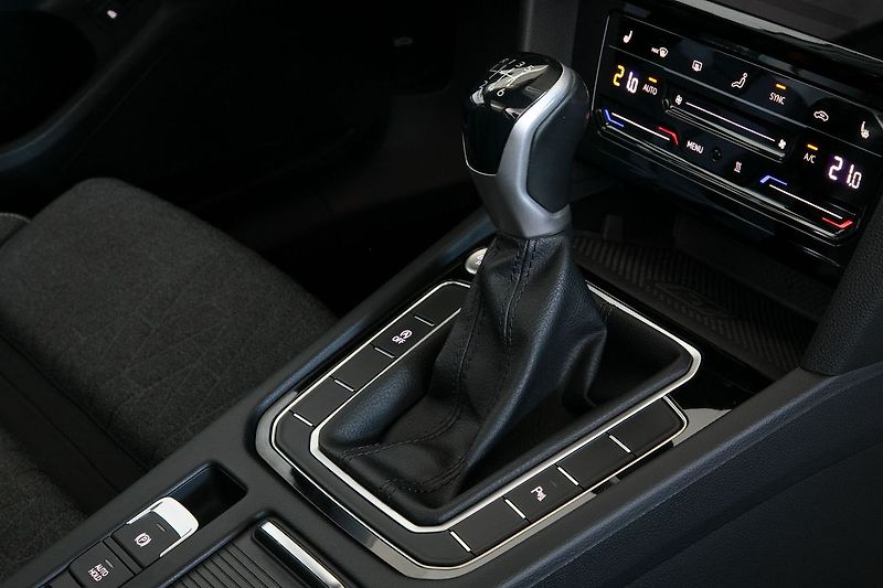 Volkswagen Passat 2.0TDI 110kW Webasto Pano Tažn - fotka 18 z 31