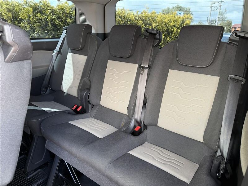 Ford Tourneo Custom 2.2 TDCi Titanium 8míst - fotka 19 z 22