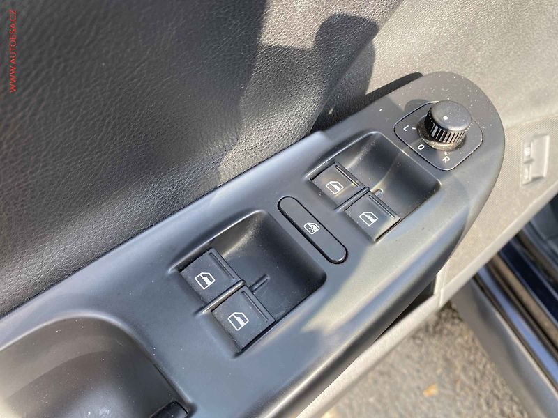 Volkswagen Passat (2006) 3.2FSi 4x4, DSG - fotka 13 z 16