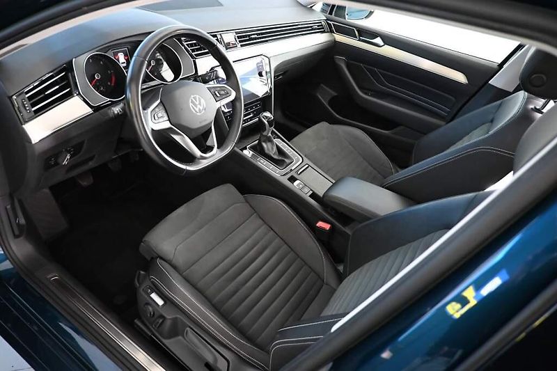 Volkswagen Passat (2022) 2.0 ELEGANCE LED MATRIX ACC Ta - fotka 11 z 32