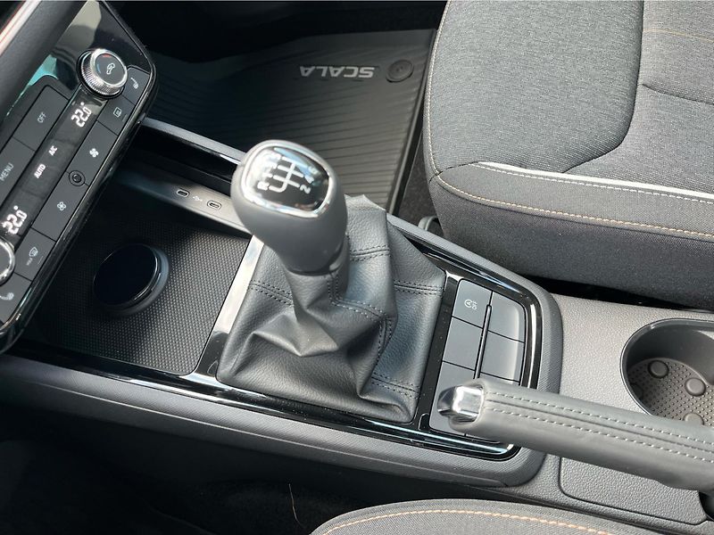 Škoda Scala 1,0 TSI 85 kW TOP SELECTION - fotka 19 z 28