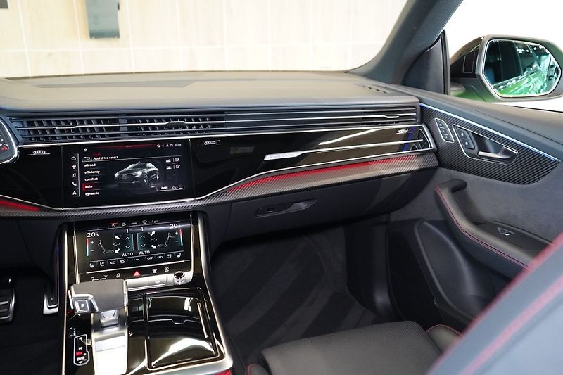 Audi RS Q8 Exclusive, Karbon brzdy, Pano - fotka 50 z 50