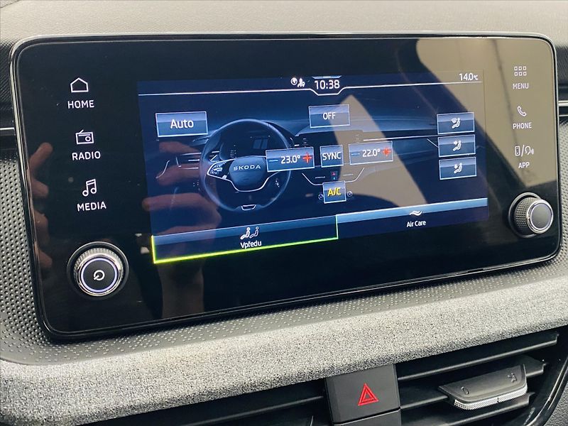 Škoda Scala 1,0 TSI 85kW Selection - fotka 14 z 24