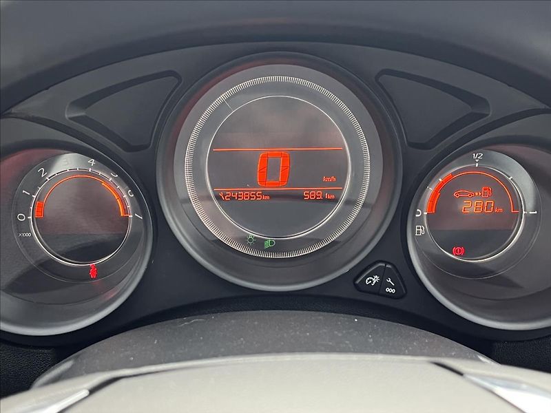 Citroën C4 1,6 BlueHDi  Live Edition - fotka 13 z 22