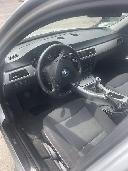 BMW Řada 3 (2007) 320i 95Kw NÁHRADNÍ DÍLY - fotka 4 z 8