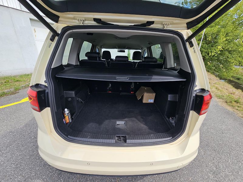 Volkswagen Touran (2017) 2.0TDI DSG - fotka 17 z 19