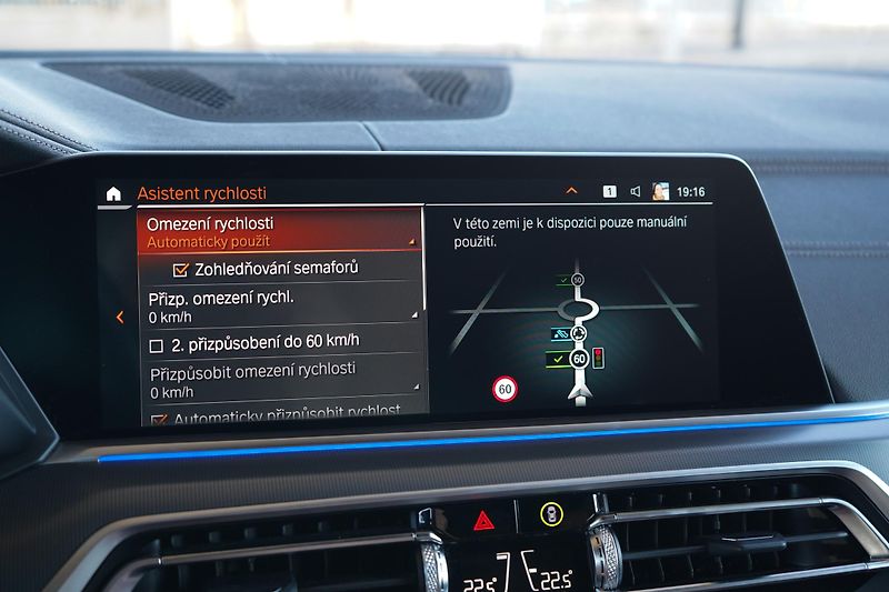 BMW X5 (2022) BMW X5 M50i - fotka 45 z 50