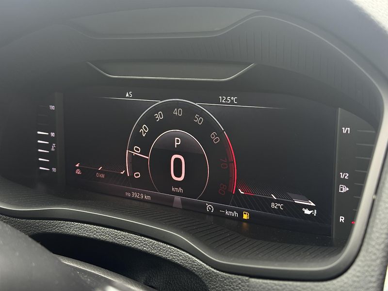 Škoda Karoq (2019) 1.5TSi DSG Style Virtual RZV - fotka 32 z 52