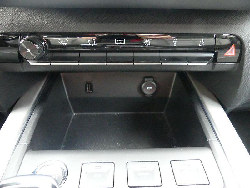 Citroën C5 Aircross (2021) 1,6 PureTech 180 SHINE - fotka 16 z 22