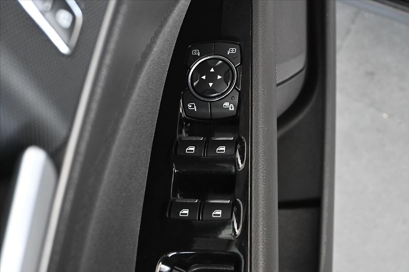 Ford Mondeo 2,0 EcoBlue 110 kW Business Zá - fotka 24 z 29