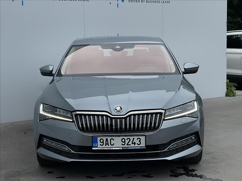 Škoda Superb 2,0 TDI DSG L&K TAŽNÉ+ACC+LED - fotka 23 z 25