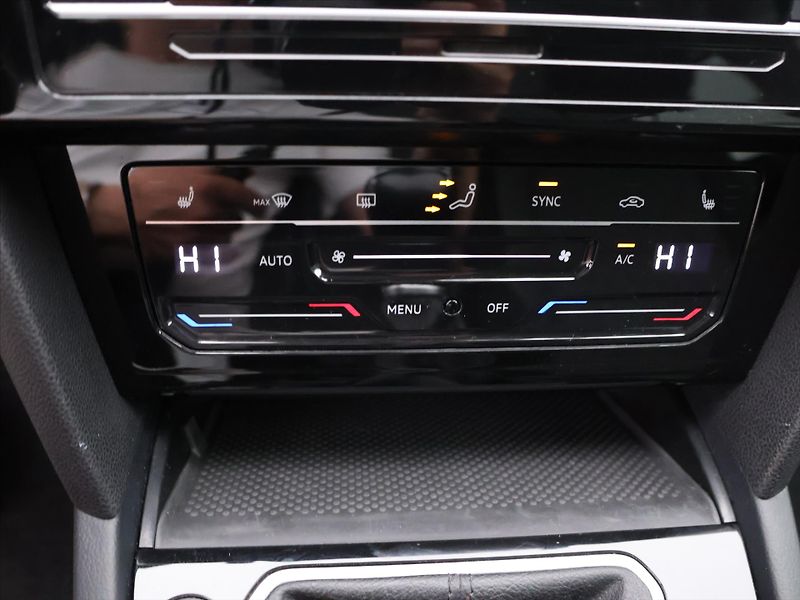 Volkswagen Passat 1,5 TSI 110 kW Business DPH CZ - fotka 18 z 26