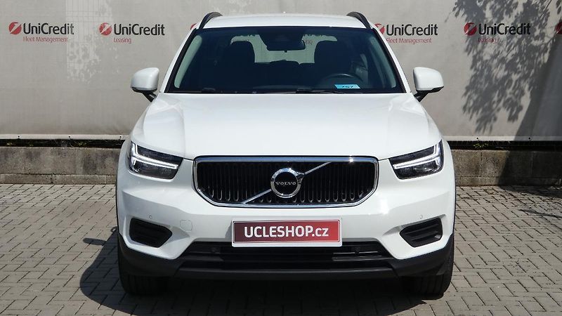 Volvo XC40 T2 FWD Momentum Core - fotka 2 z 22