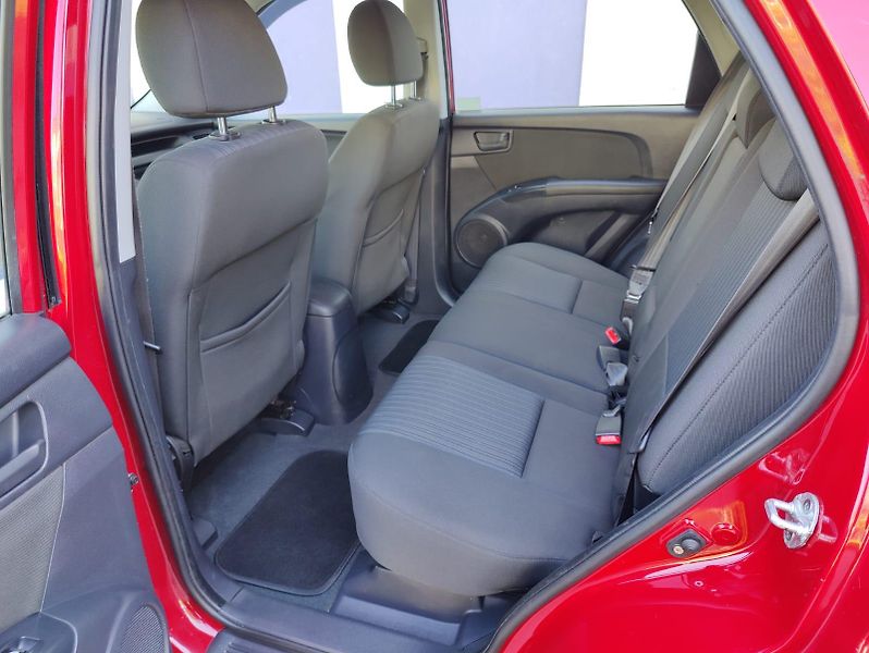 Kia Sportage 2,0 CRDi 4WD /servis/pneu - fotka 14 z 30