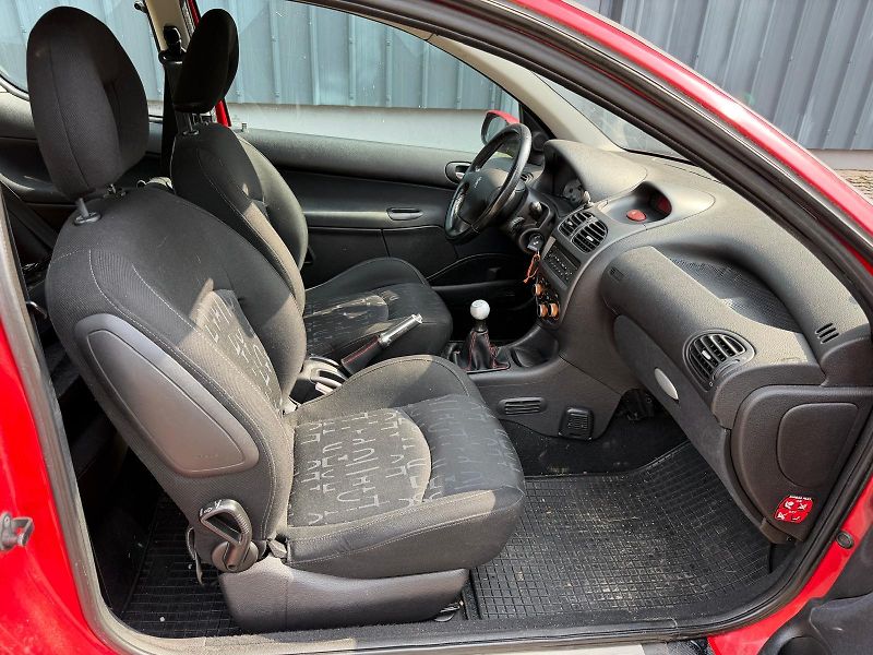 Peugeot 206 1,4i / 55 kW / sada pneu  - fotka 14 z 18
