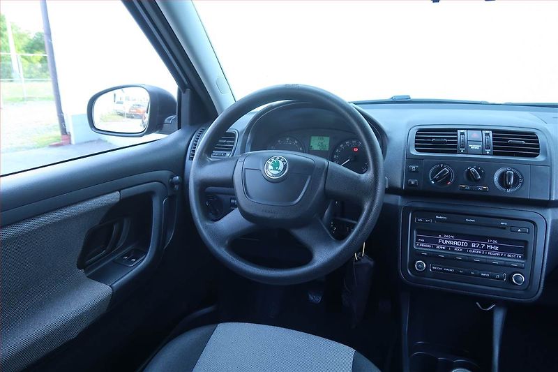 Škoda Fabia (2011) 1.4 16V, Serv.kniha - fotka 7 z 17