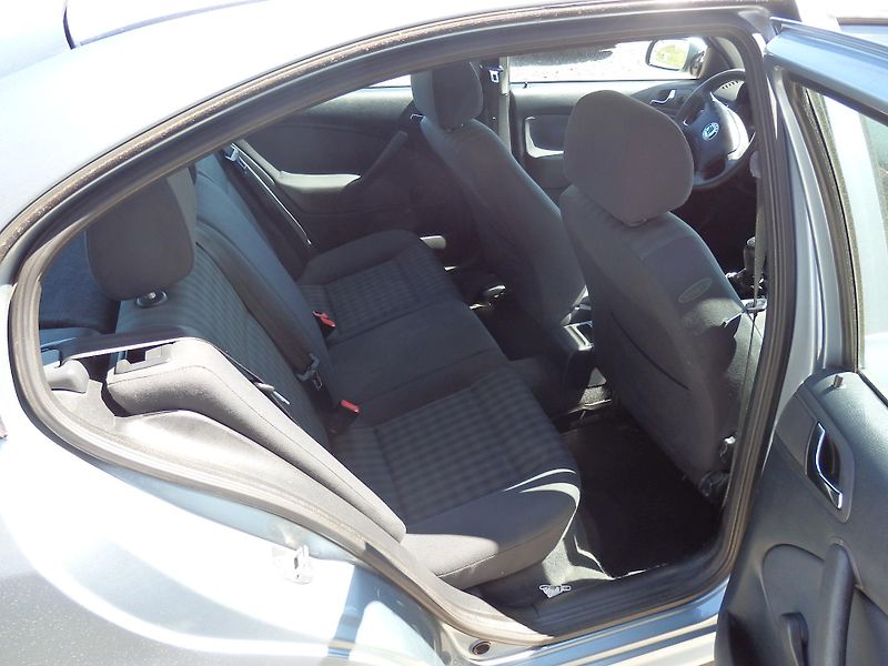 Škoda Octavia 1.6i 75 kW ZÁLOHOVÁNO - fotka 10 z 14
