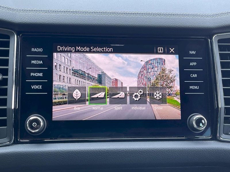 Škoda Kodiaq (2023) 2.0 TDI 147 kW 4x4 DSG Style P - fotka 16 z 35