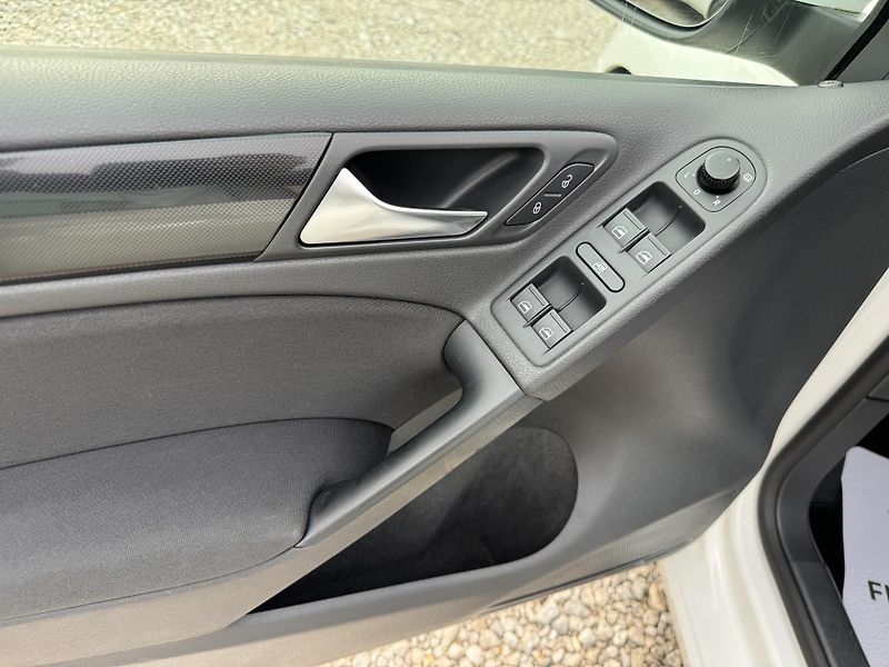 Volkswagen Golf 1,4TSi,rezervace - fotka 15 z 34