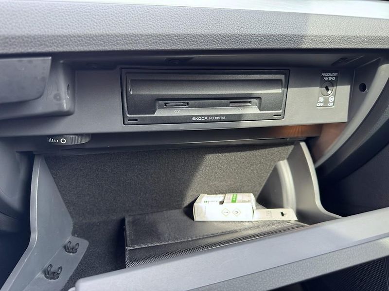 Škoda Superb 2.0 TDI 110 kW DSG, navigace - fotka 15 z 18