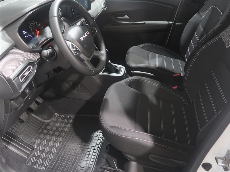 Dacia Sandero 1,0 SCe 67 1. maj. CZ 7800km - fotka 10 z 30