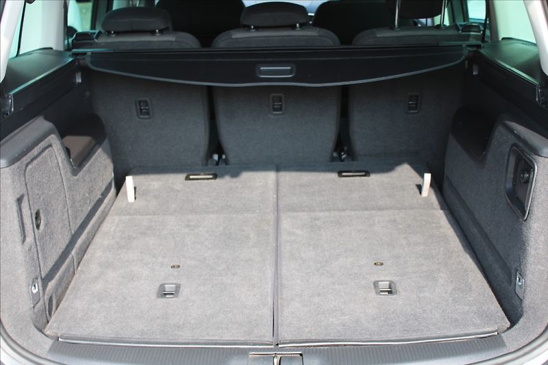 Volkswagen Sharan 2,0 TDI  AUTOMAT,7 MÍST - fotka 24 z 26