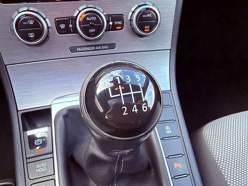 Volkswagen Passat 2.0 TDi Highline, Pano, Dynaud - fotka 26 z 32