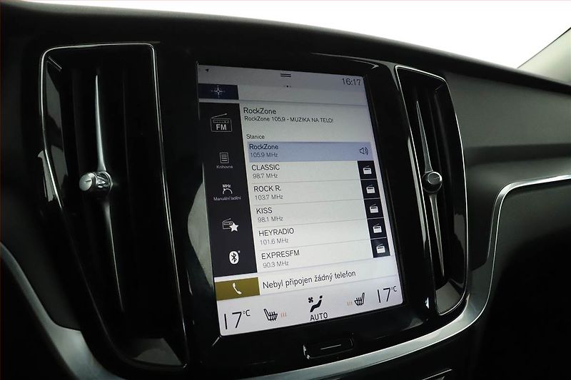 Volvo V60 (2020) D3 2.0, Kůže, Navi, Tempomat - fotka 13 z 16