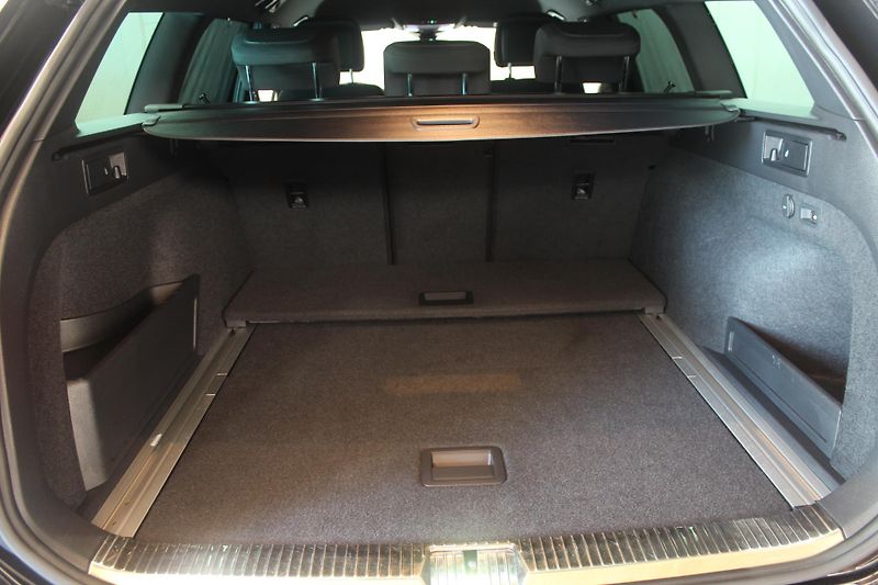 Volkswagen Passat (2023) 2.0TDI R-Line Paket Nez.Topení - fotka 20 z 41