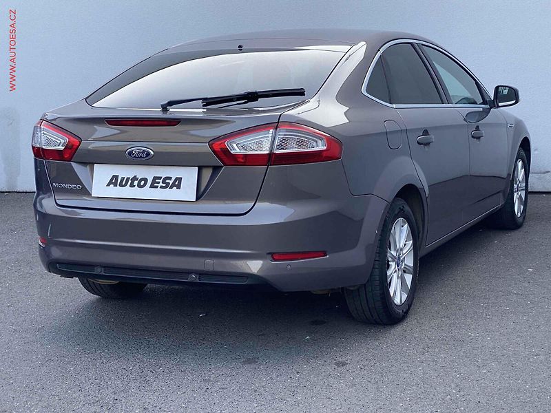 Ford Mondeo (2012) 2.0 TDCi, Titanium, navi - fotka 4 z 19
