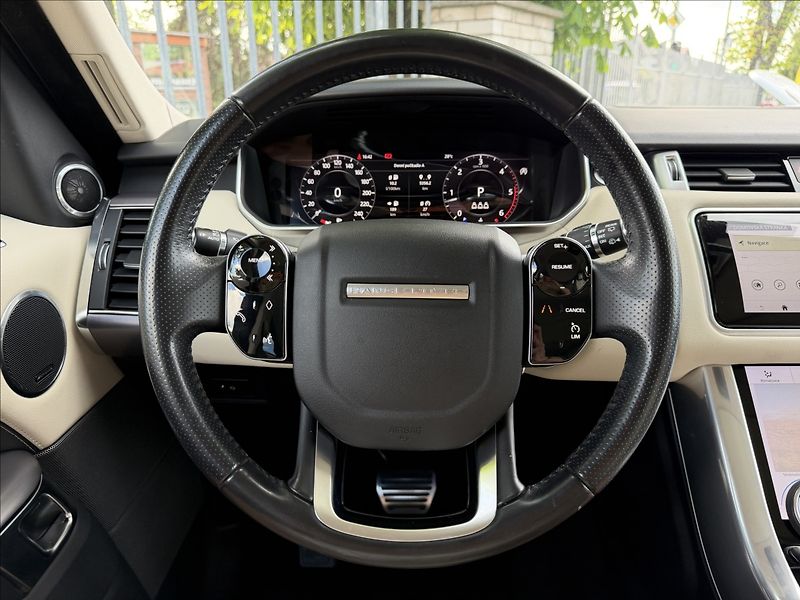 Land Rover Range Rover 3.0 V6 HSE - fotka 13 z 28