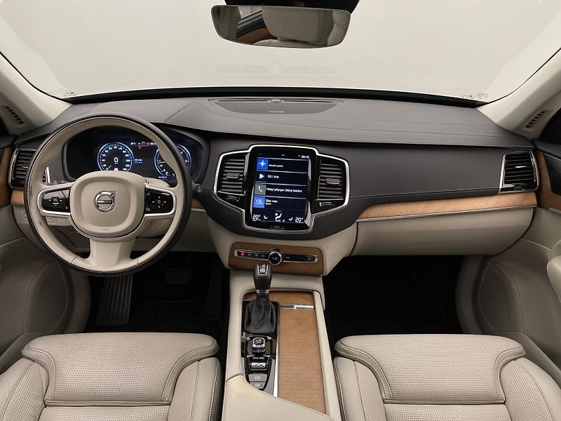 Volvo XC90 D5 AWD INSCRIPTION REZERVACE - fotka 2 z 56