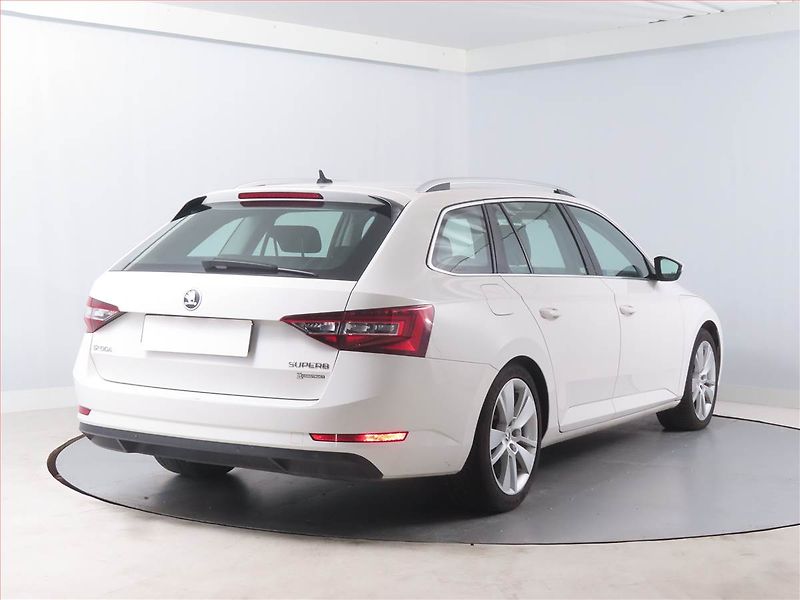 Škoda Superb (2016) Style 2.0 TDI, Navi, Xenony - fotka 5 z 21