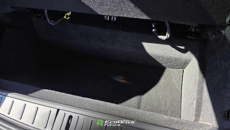 Tesla Model X (2023) Plaid 1020 koní, Tažné 2 250kg - fotka 5 z 12