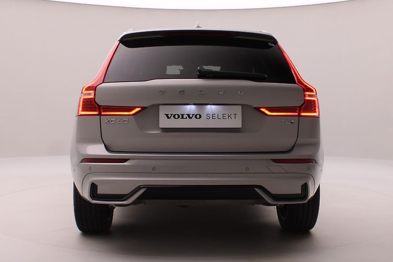 Volvo XC60 T6 AWD PLUG-IN ULTIMATE DARK  - fotka 12 z 52
