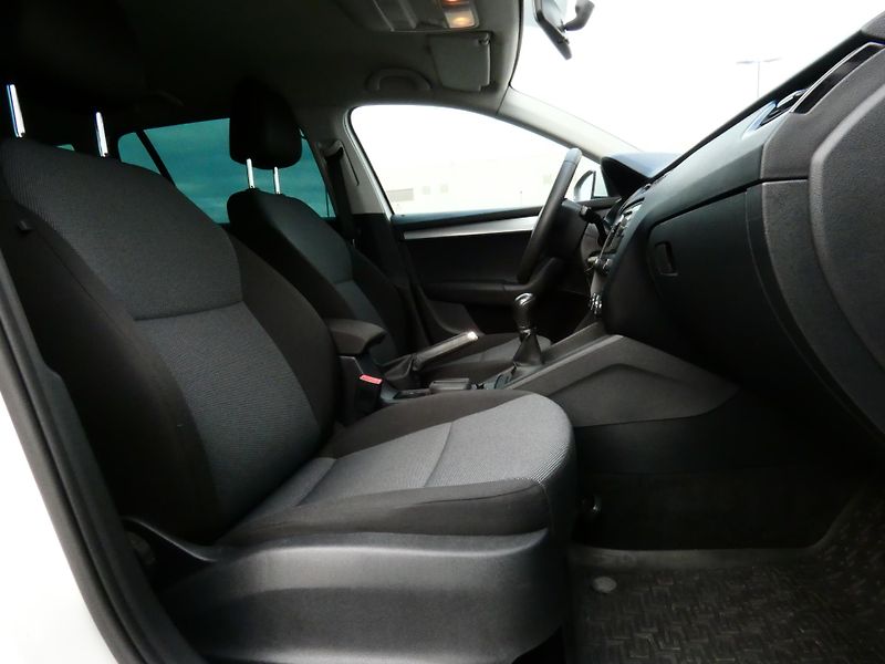 Škoda Octavia III Combi Active 1.6 TDI CR /6 - fotka 22 z 30