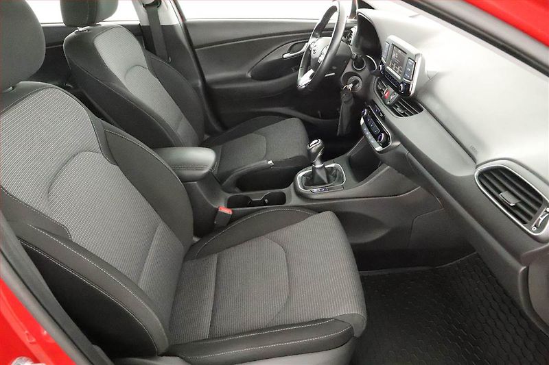 Hyundai i30 (2017) 1.0 T-GDI, Tempomat - fotka 7 z 13