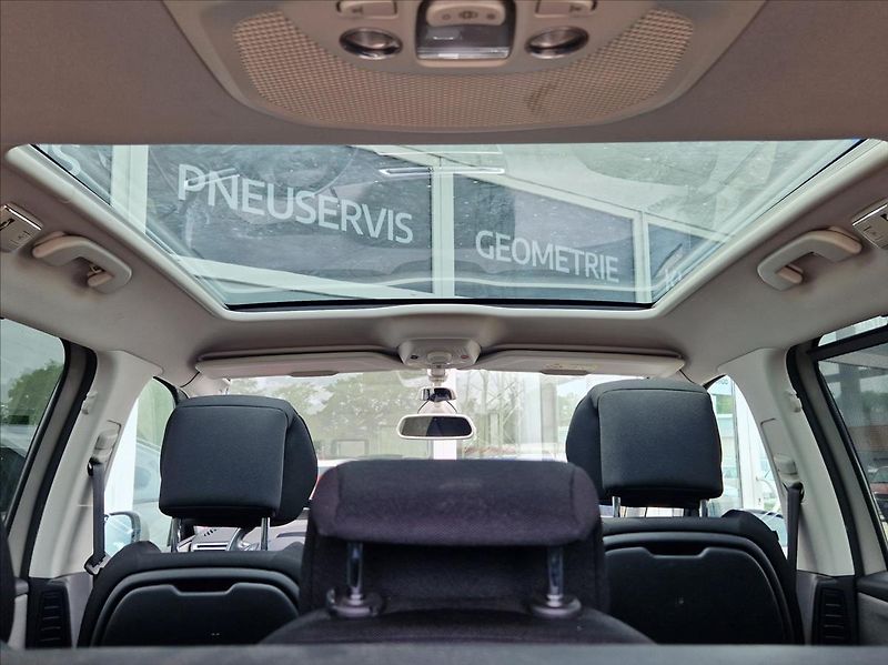 Citroën Grand C4 Picasso 2,0 HDI NAVI AC AUTO 7MÍST - fotka 14 z 35