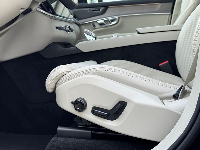 Volvo XC90 (2025) PLUS T8, ventilace, kamery 360 - fotka 9 z 22