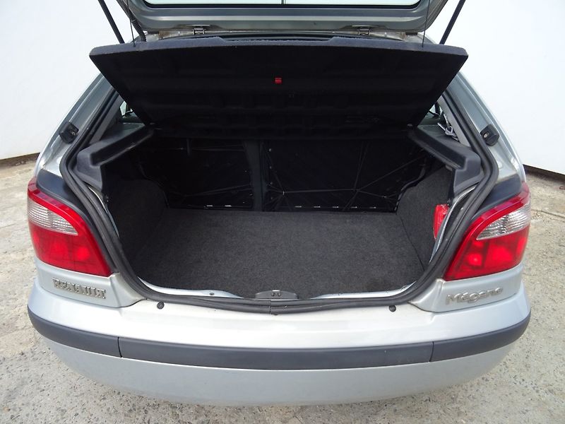 Renault Mégane (2002) 1.6i 16V,79kW,el.okna - fotka 16 z 18