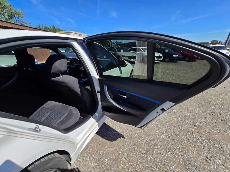 BMW Řada 3 (2017) 320d MPacket xDrive 140kW - fotka 18 z 22